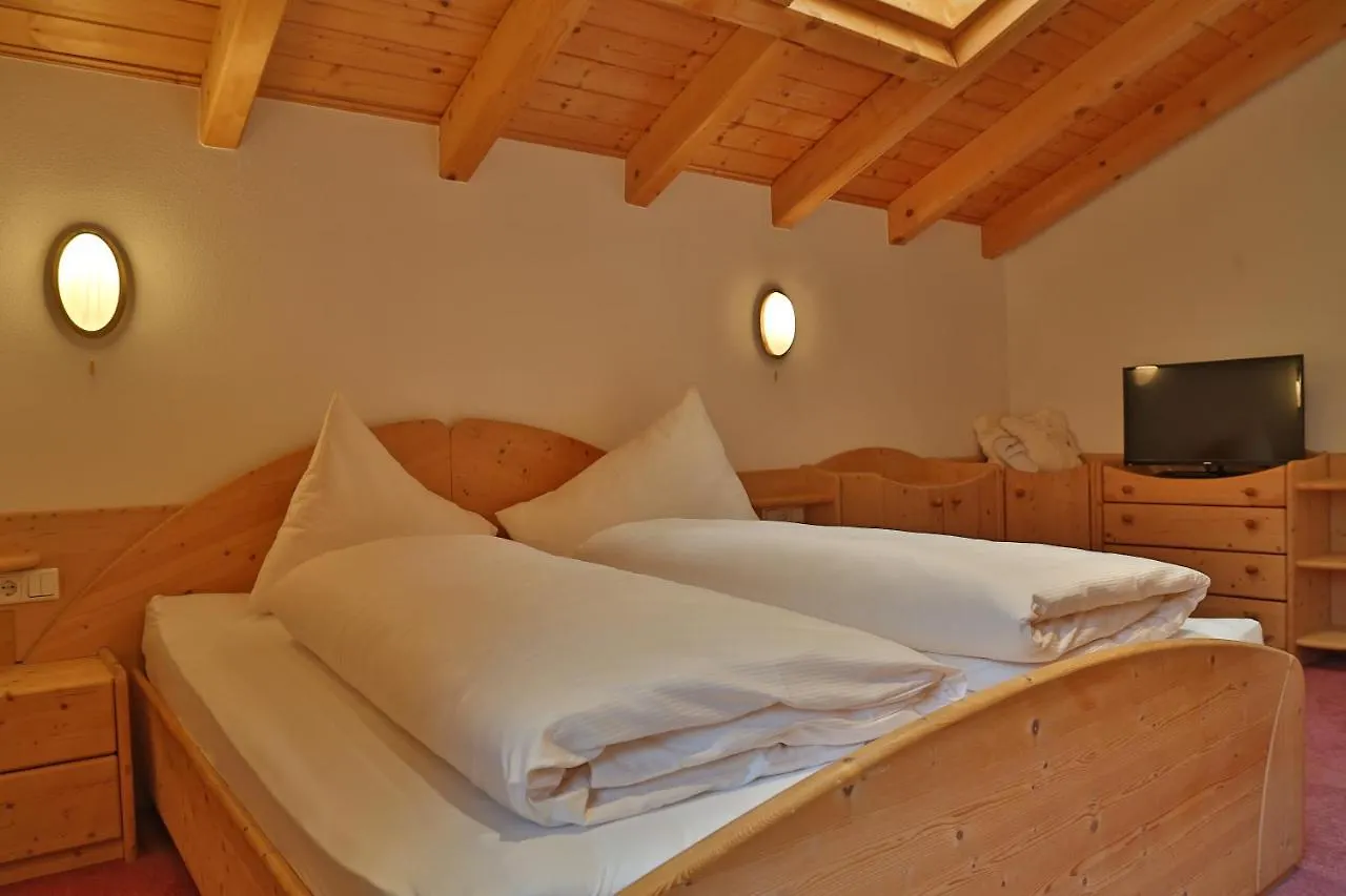 אישגל Alp Larain B&B